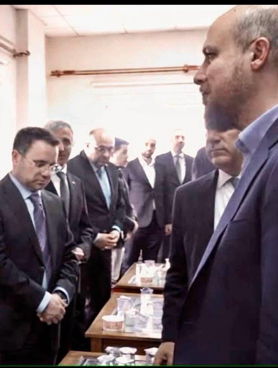 PADİŞAH VE ŞEHZADE'NİN KULLARI!
BİR BAŞKA İFADEYLE ALLAH'IN OTORİTESİNİ ACİZ BİR KULA SATMIŞ, MÜŞRİK VE GÜRUH...