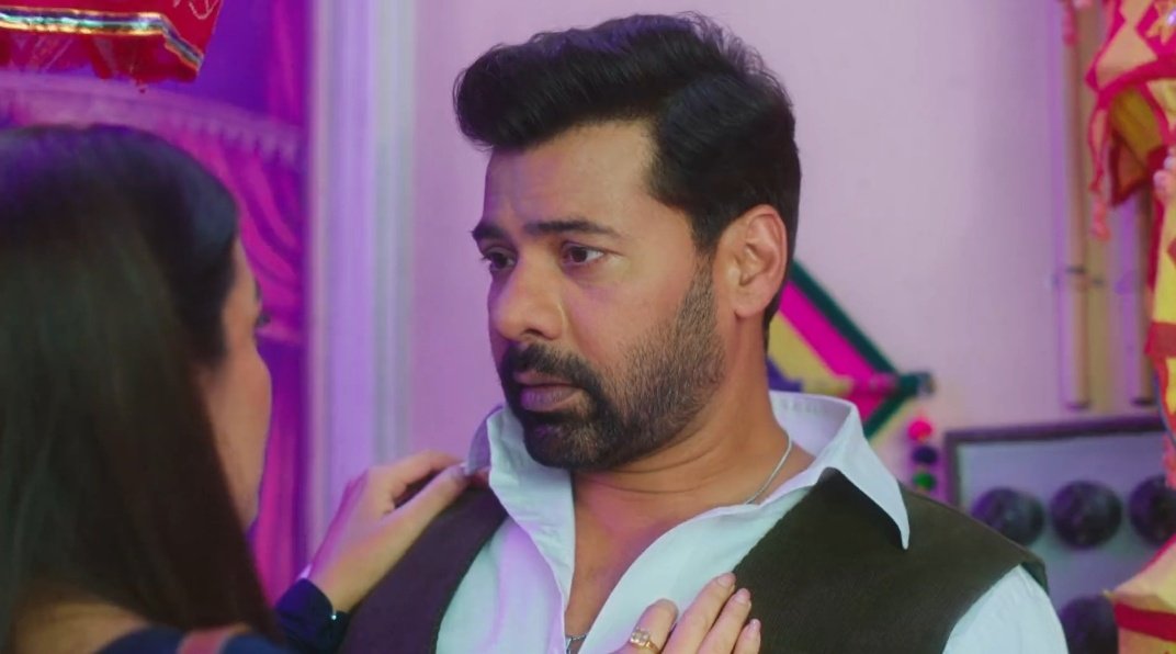 Rakhie09's tweet photo. Wait Rakshit is responsible for his dad’s condition?🙁
They haven’t even shown Lalit yet, but the way Appu got scared…he sounds like a jaanwar!😬

Loved #Aprakshi’s cute banter😆🫶

In the end Appu’s emotions hit hard
 Sriti,the way you perform🥹

#TDSM #TumDenaSaathMera #TiSha https://t.co/q47euhoYrT