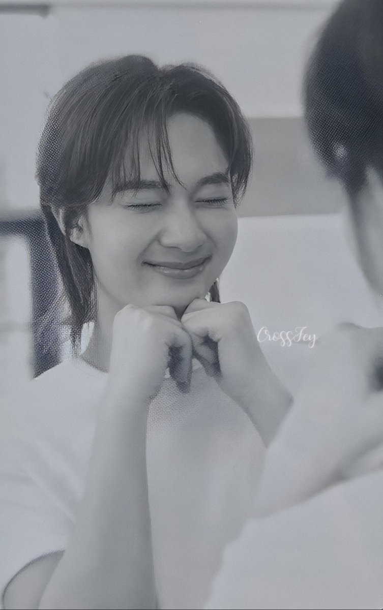 fey_cross tweet media