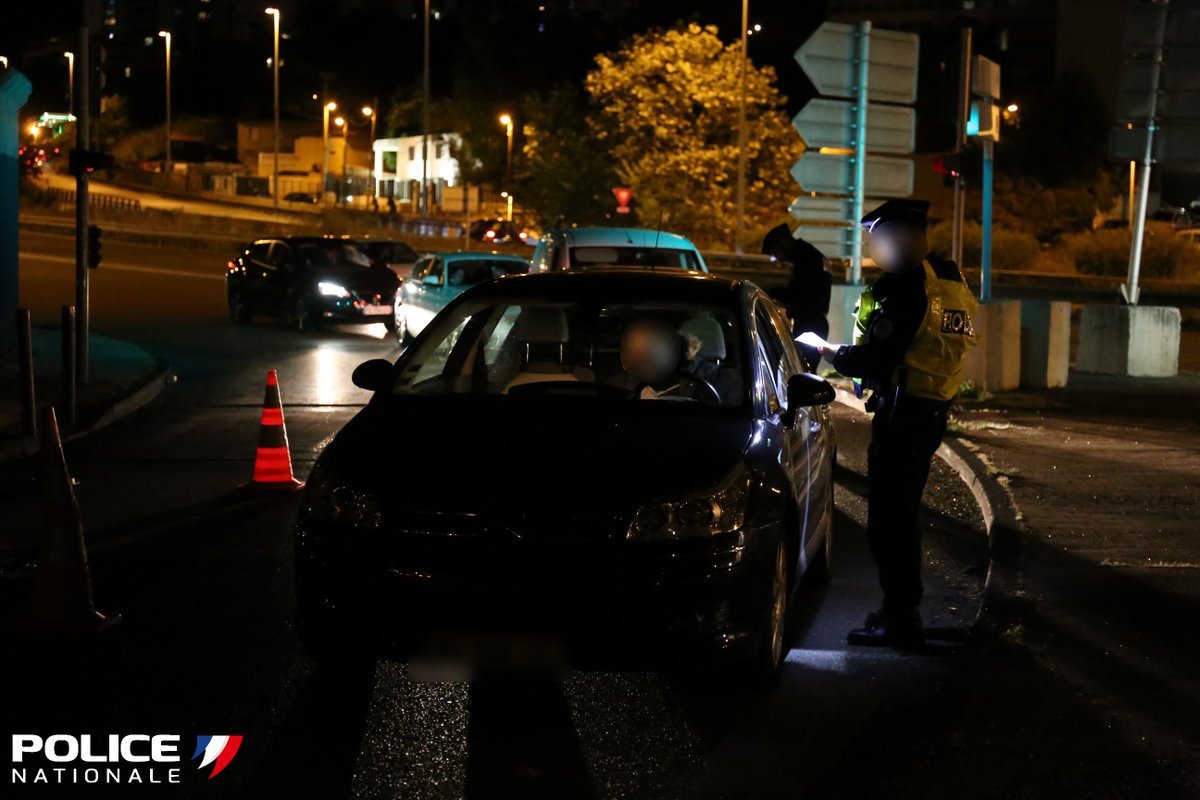 PoliceNat13's tweet photo. #SécuritéRoutière | Le 20/04 de 22h à 23h30, les👮‍♂️du commissariat de #Vitrolles organisaient une opération de contrôle routier rond point de Lagremeuse à #Calas. 
❌4 infractions aux règles de conduite relevées https://t.co/yXJUHQaGuX
