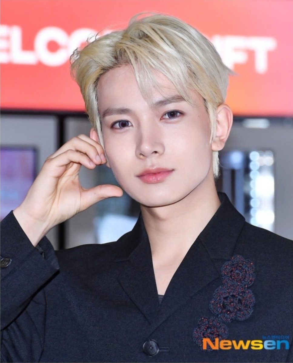 LHS_SupportTH's tweet photo. [ INFO ] 260422
 Musinsa Mega Store - Seongsu
EVAN (ฮีซึง) เข้าร่วมงานโฟโต้คอลเนื่องในโอกาสเปิดร้านของแบรนด์ Qrsessed จัดขึ้นเมื่อช่วงบ่ายวันที่ 22 เมษายน ที่ย่านซองซู เขตซองดง กรุงโซล และได้โพสท่าถ่ายภาพภายในงาน

EVAN FOR QRSESSED AT MUSINSA
#EVANxQRSESSED
#EVAN #에반 #QRSESSED https://t.co/w4Z6pwThSo