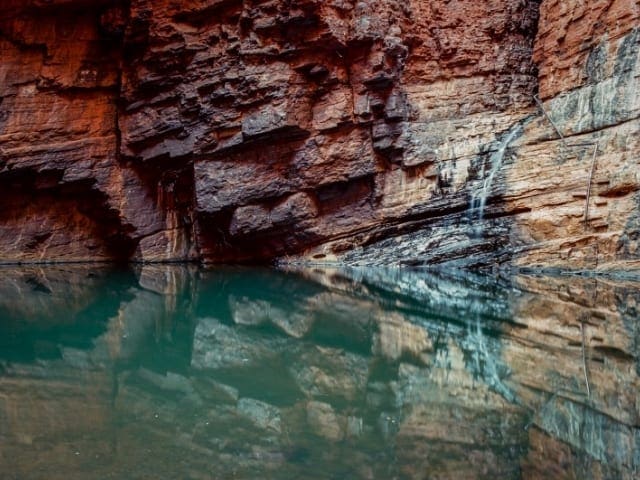 TrailHikingAust's tweet image. Handrail Pool is a 1.5km, grade 5 hike located in Weano Gorge, Western Australia. The hike should take around 45 minutes to complete.

#hiking #bushwalking  #trailhikingaustralia #TrailsWA #WalkWA #HikeWA #WesternAustralia #WeanoGorge
trailhiking.com.au/hikes/handrail…