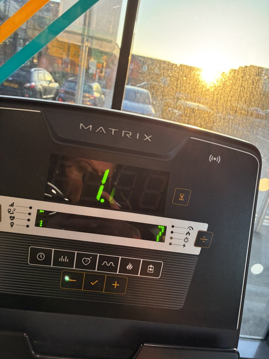 lufbraspud's tweet image. #Morning ☕️

Adding the #gEEK into my #wEEK

🎧 + 🏃‍♂️ = 36min/2.5% of the day

TRY-exercise [3 x 12min efforts]

EEK ~ short for exciting…‼️

#HP @mrjakehumphrey 

🙌💜🧠
#coffee #exercise #teacher5aday