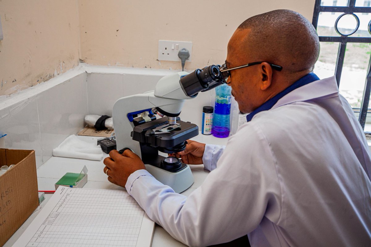 WBGTanzania's tweet image. #DidYouKnow 💡 
In 2022, governments in Sub-Saharan Africa spent just 2% of GDP on health—far below the 5% aspiration. AI can help close gaps by improving planning, targeting subsidies, and reducing waste. #UHC #DigitalHealth wrld.bg/NvOV50YKNUq 🌍🏥