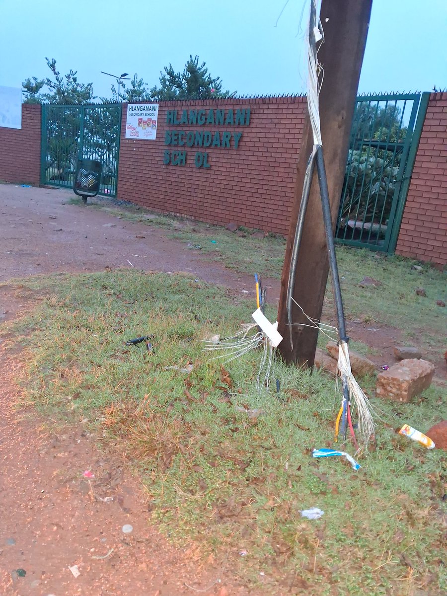 neraeseu's tweet photo. @CityTshwane @nasiphim @EducationGP1 @Lesufi @Siviwe_G @LebogangMaile1 Hlanganani secondary school in Soshanguve Block G remains without electricity since this past weekend. Wires are exposed posing a grave danger to our kids. Does a child have to be electrocuted &amp; die first before you act? https://t.co/KywMsLPs5v
