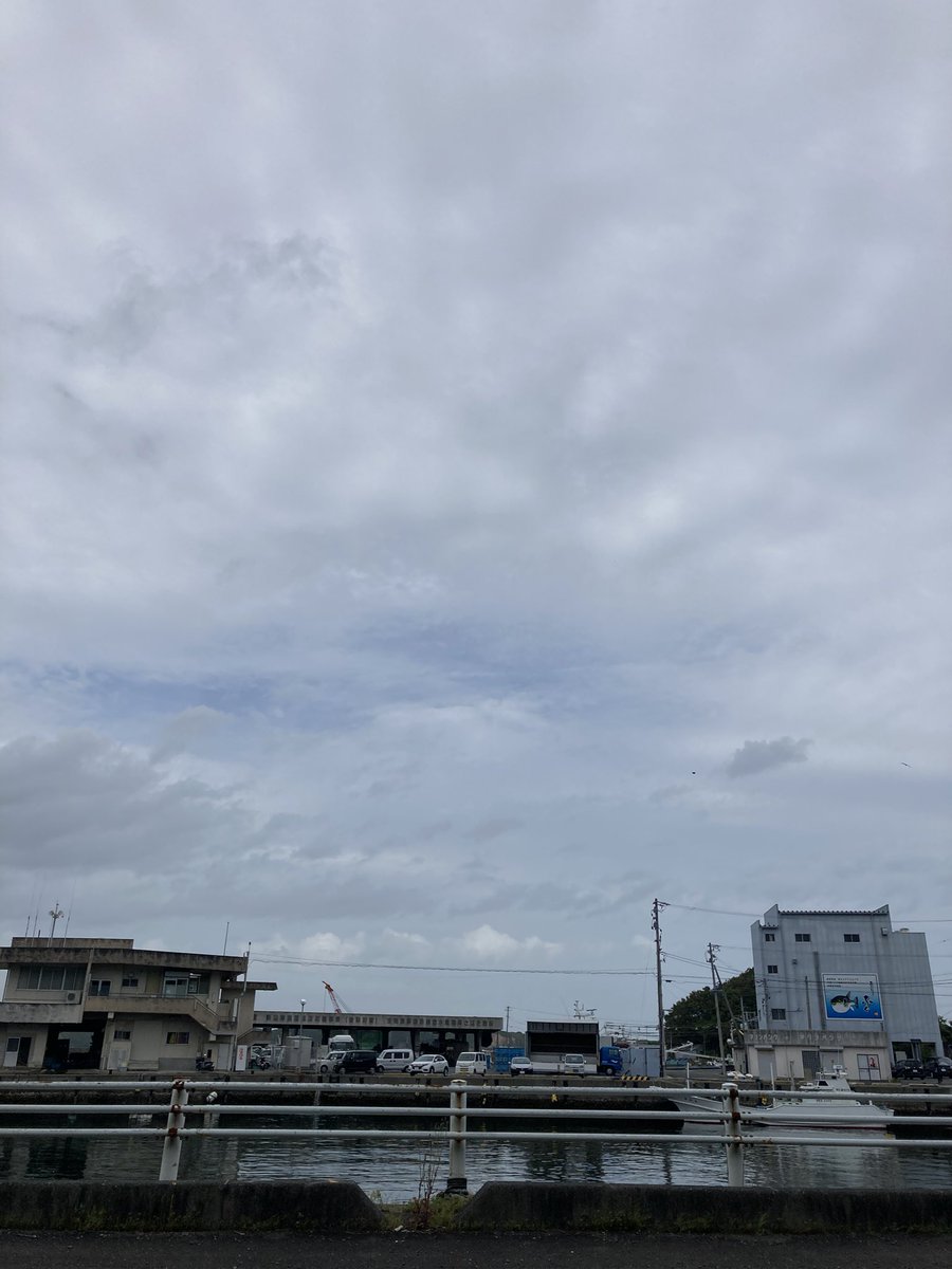 maruyasutsuhan's tweet image. 春の行楽シーズンの伊勢志摩 

丸保商店にもお寄り下さい

anorifuguya.com

4/22週の真ん中水曜日はジメジメ曇天模様☁️

2026年も、もっと観光客が増えて賑わってくれたら良い

今まで通りコロナ対策を徹底

南海トラフ地震は注意⚠️
#iPhone #観光産業の衰退 #海産資源の枯渇 #イマソラ #安乗