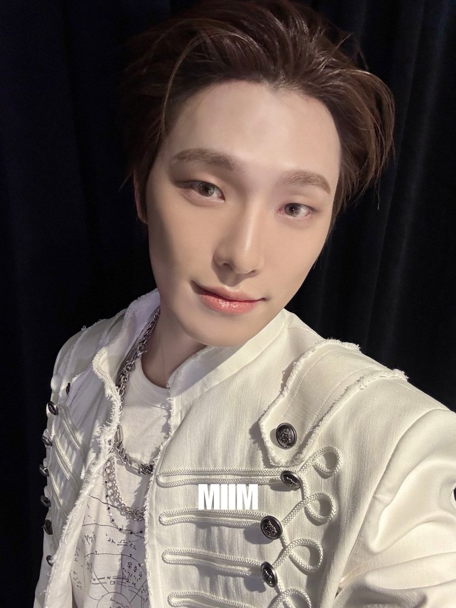 [EXCLUSIVE] 디노 셀카 한 장에 캐럿들 심장은 이미 박살 완료💔 

우리 막내 언제부터 이렇게 ‘어른 섹시’ 그 자체였냐고요

✔️ 밈 팔로우 하고 세븐틴 독점 콘텐츠 미리 보기 😁

🔗instagram.com/p/DXbFA48CZlP/

#세븐틴 #Seventeen #SVT #디노 #MIIM 

아티스트 | '세븐틴' 디노