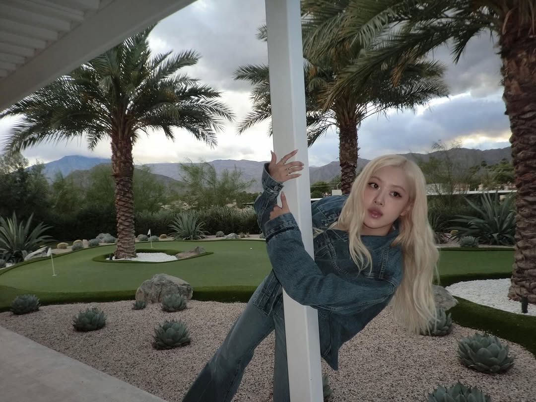 BBU_BLACKPINK's tweet image. #ROSÉ Instagram update 

“🫐”

#BLACKPINK @numberoneHQ @BLACKPINK