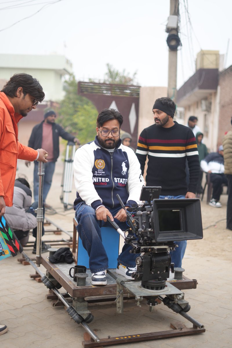 film_tera_film's tweet image. Real hustle. Real cinema. 🎬🔥  
Punjabi set vibes hit different 😎  

#BehindTheScenes #PunjabiCinema #OnSet #Filmmaking #DesiVibes
