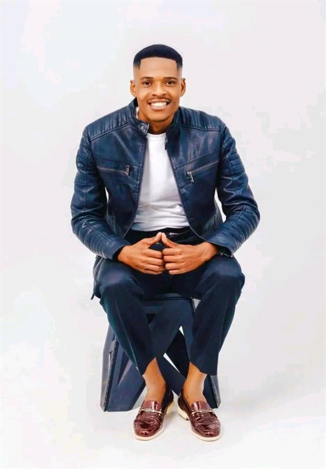 DailysunCelebs's tweet image. WATCH: Maskandi star’s hit-and-run horror!     
He claimed he was travelling from Durban to Joburg for a recording session.
snl24.com/dailysun/celeb… #Singer #Horror