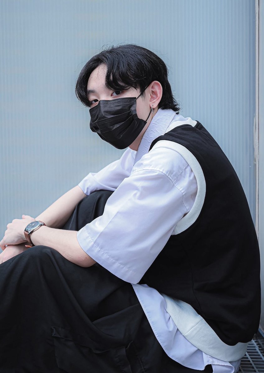 tanadonjpeg's tweet image. "Black &amp;amp; White mood. 🖤🏙️ #ootd #streetstyle"