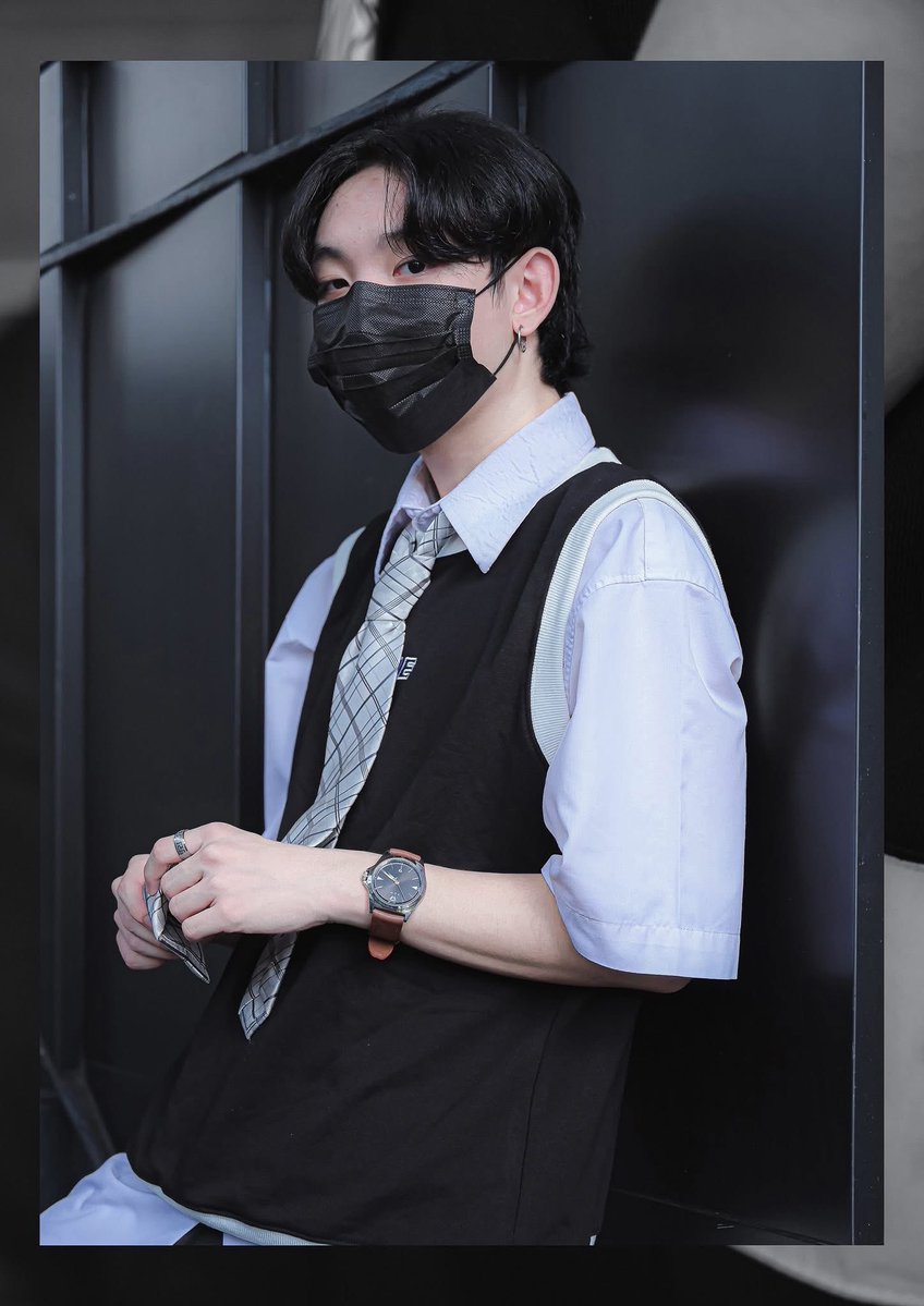 tanadonjpeg's tweet image. "Black &amp;amp; White mood. 🖤🏙️ #ootd #streetstyle"