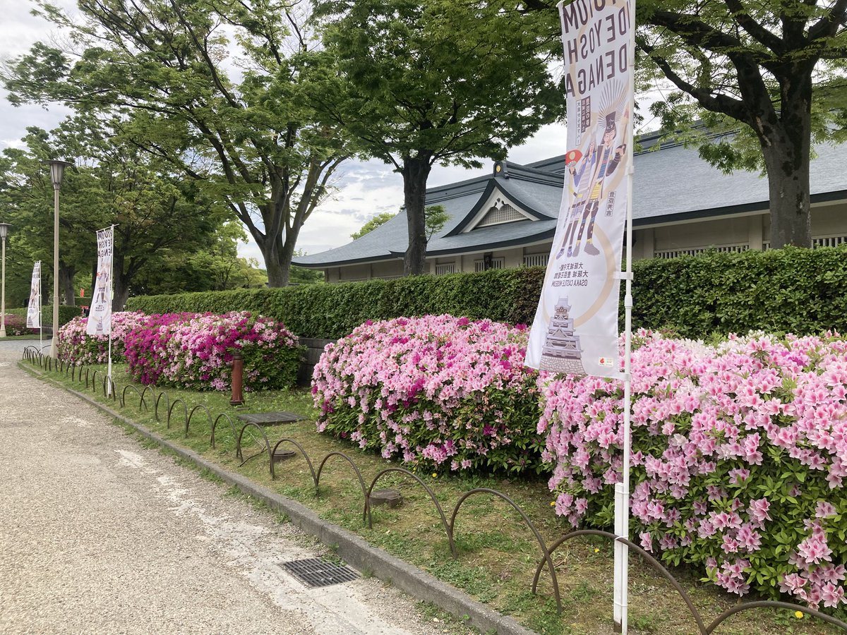 minamoto28's tweet photo. 大阪城は今日も人が多い https://t.co/jHc38czT4q
