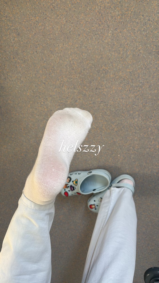 helszzy's tweet image. Guten Morgen Loser, Kaffeesendungen dürfen eingehen ☕️

#findom #femdom #geldherrin #socks #socken