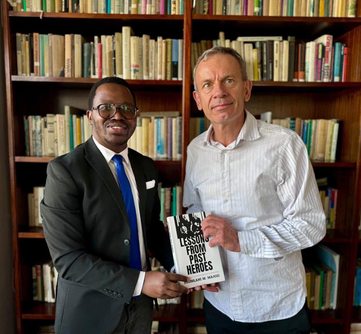 PhumlaniMMajozi's tweet image. Good morning 🇿🇦,

When I presented a signed copy of my book to Czech Republic’s Ambassador to South Africa, Ambassador Tomas Ulicny in Pretoria, Gauteng. Get yourself a copy! Available at bookstores across South Africa. #economics #politics #books #history
