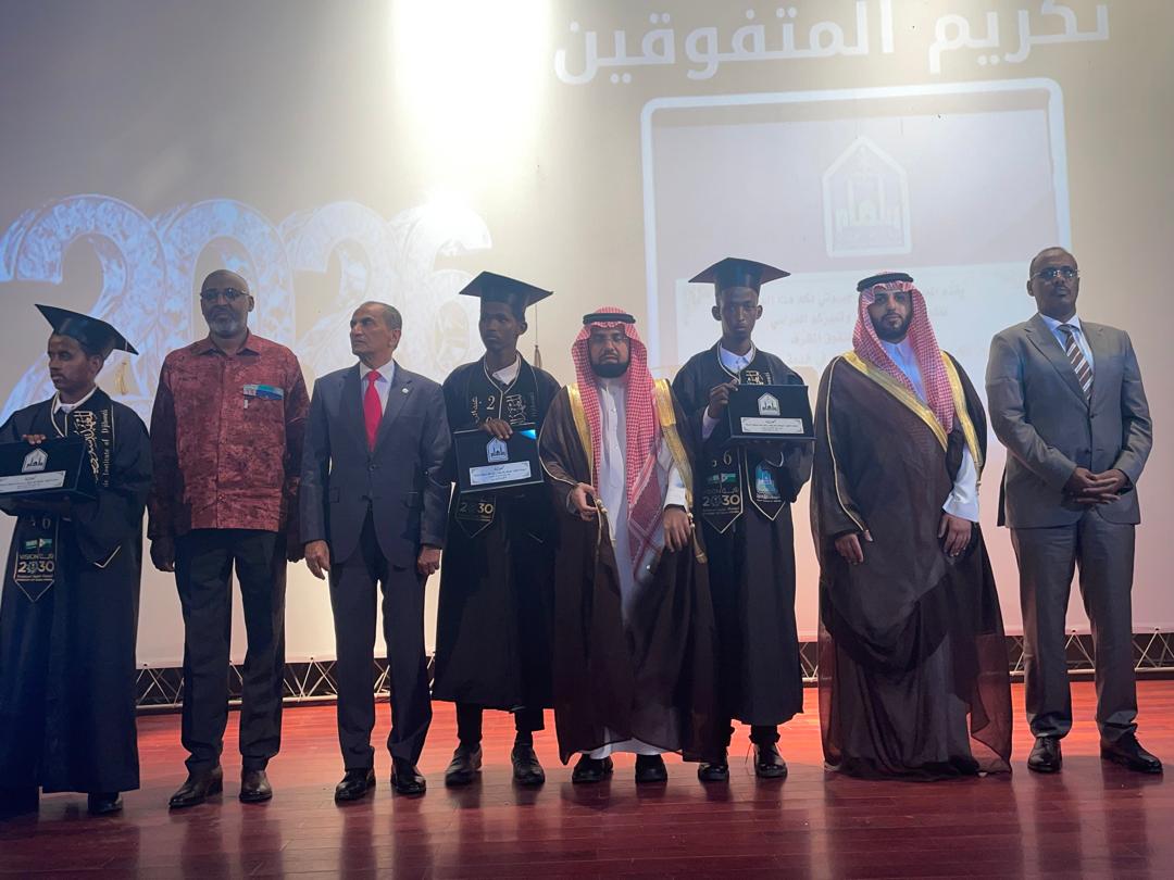 PalaisduPeuple's tweet photo. Ce lundi 20 avril 2026, l'Institut Islamique à Djibouti a organisé une cérémonie de remise des diplômes 2026, en présence du membre du gouvernement, des ambassadeurs et hauts invités au Palais du Peuple. https://t.co/Nm9fZ5xryg