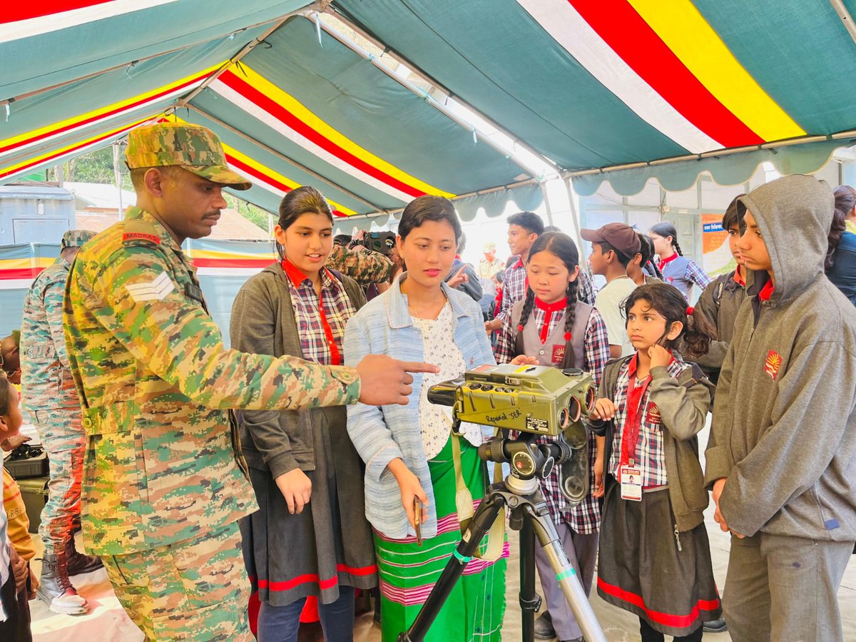 JaiHind_KiFauj's tweet photo. जब युवा जागते हैं, तब देश मजबूत बनता है। 🇮🇳
सेना सिर्फ सुरक्षा नहीं, प्रेरणा भी है। ⚔️
#KnowYourArmy #IndianArmy #SpearCorps #ArunachalPradesh #YouthInspiration #StudentEngagement #NationBuilding #DeshBhakti #JaiHind 🔥 https://t.co/lR5ToxA5Vo