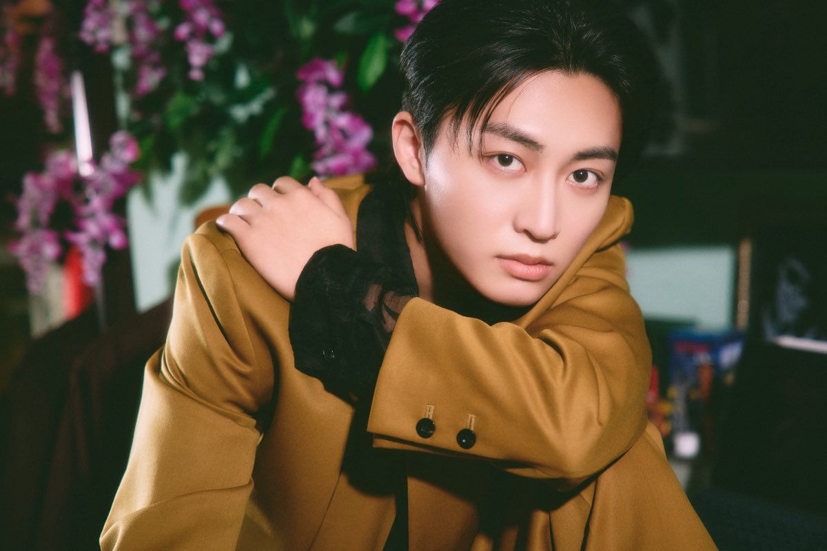 20時からインスタライブでその後20時半から初めてファンクラブ配信してみます！

皆さまにハッピーなニュース準備してますのでこの機会にぜひ！