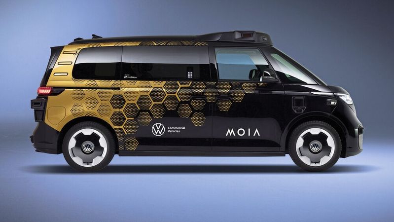Auto_Revving's tweet image. Uber and Volkswagen’s MOIA America have teamed up to test self-driving ID. Buzz electric vans in Los Angeles as part of a multi-year agreement.
#Volkswagen #VW #Uber #MOIA