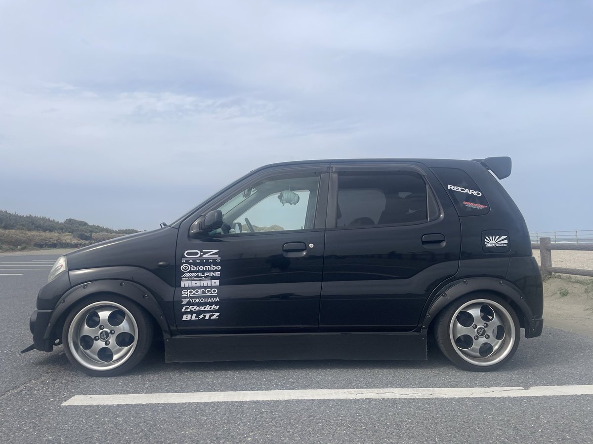 身の丈にあう車に乗る男 tweet media