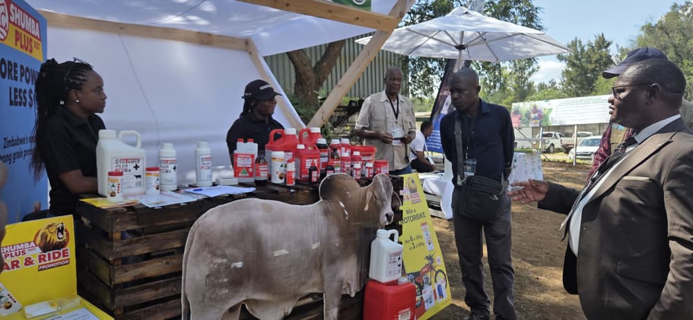 We are delighted to have received an esteemed visit at Shumba Coopers ZITF stand today from the Permanent Secretary in the Ministry of Lands, Agriculture, Fisheries, Water and Rural Development, Professor Dr.Obert Jiri

The visit highlighted the importance of sustainable