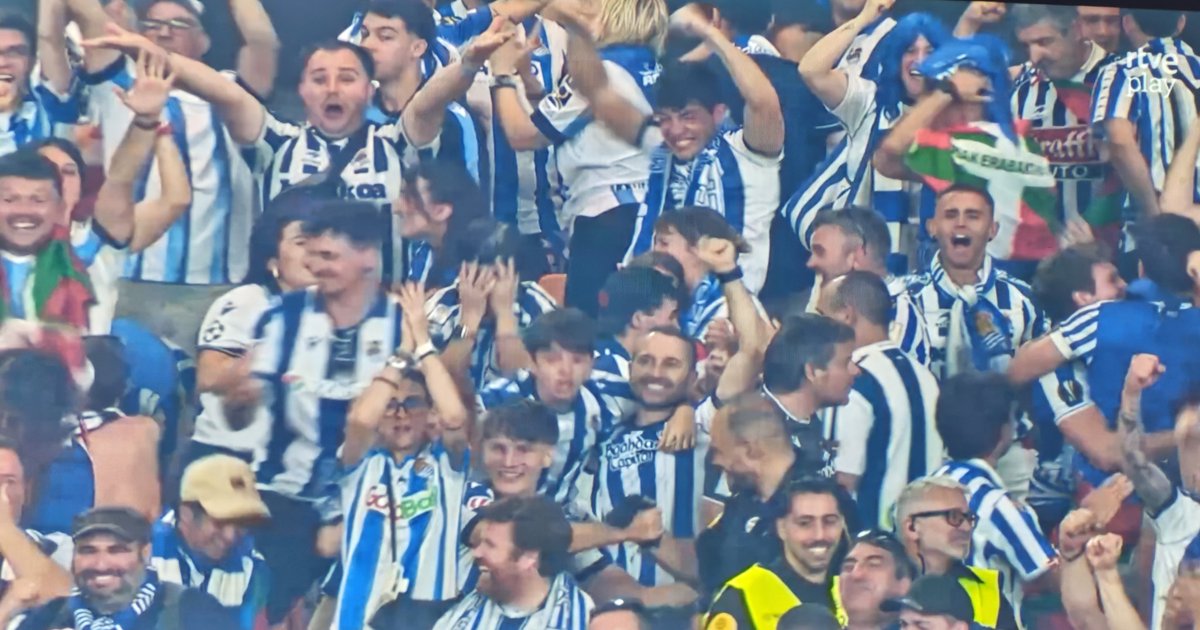 Esta imagen en la tanda de penalties con la segunda parada de Marrero es muy icónica. Asombro, delirio, orgullo, alegría incluso los seguratas celebran y uno de ellos celebra con un realzale 🤣#txapeldunak #copadelrey 🏆 #GUazenReala #
