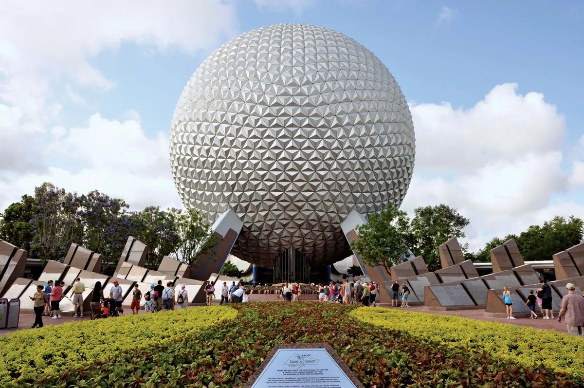 dlrpradio's tweet image. Walt Disney World vise -46% d’émissions d’ici 2030 avec solaire, zéro déchet, gestion d’eau durable et bâtiments LEED pour un futur écoresponsable.
#disney