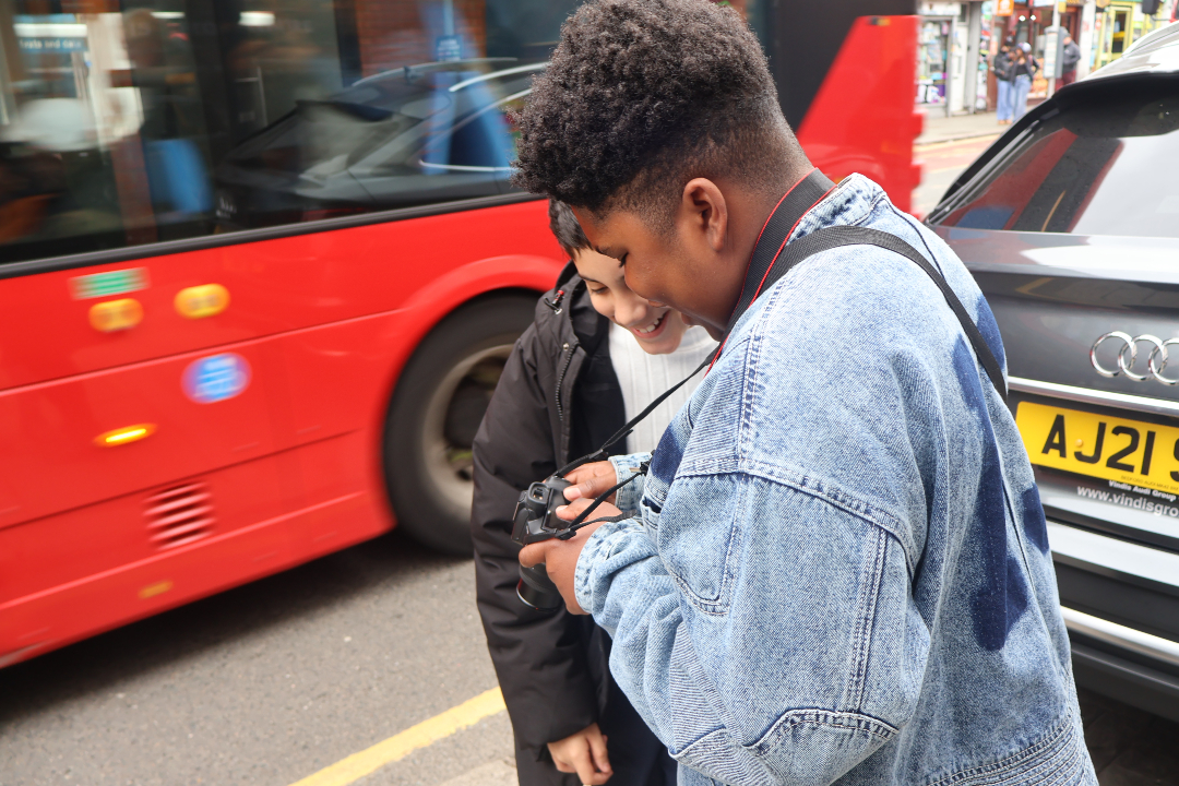 createcharity's tweet image. 📸Last month, young carers in Brent took to the streets to try out photography!

Supported by John Lyon's Charity, community:matters is our multi-arts programme in partnership with @BrentCarer , @brentmencap and @SalusburyWORLD 

#PeopleNeedToCreate