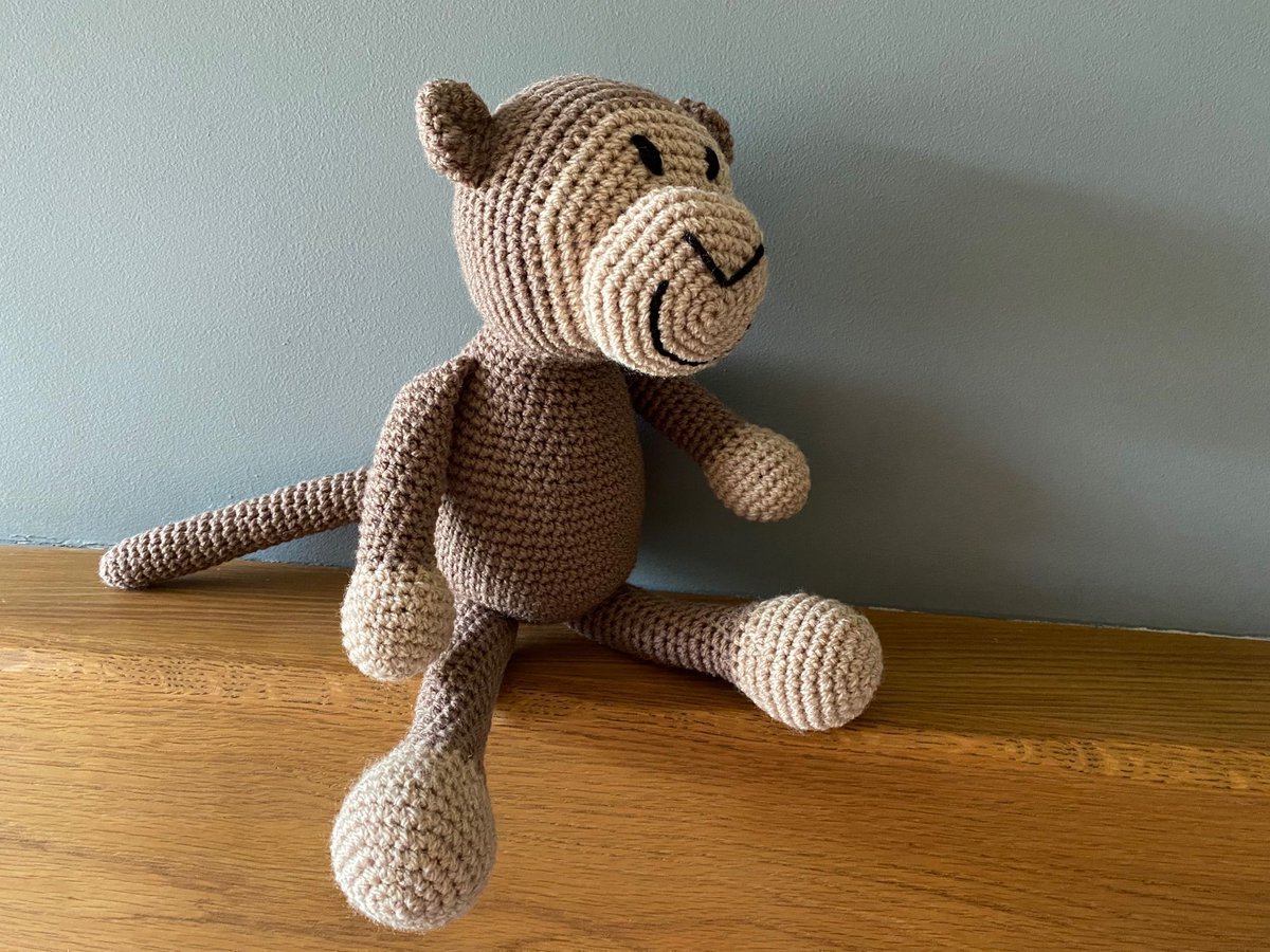 Tanyawarren's tweet image. Feel bright like this little fella today! 🐒 Adopt this cheeky handmade monkey looking for a home.

bitzas.etsy.com/listing/244057…

 #firsttmaster #giftideas #MHHSBD #UKMakers #earlybiz