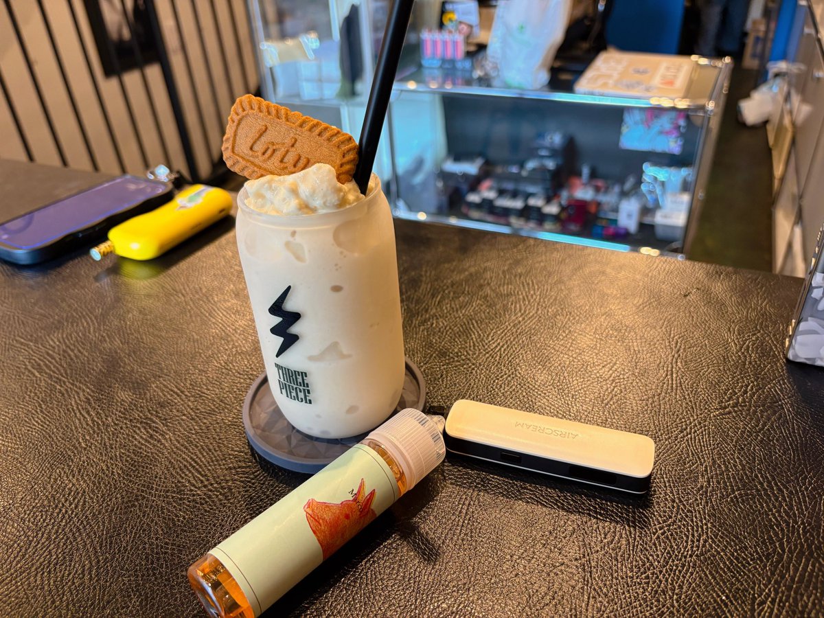 SlowKinax's tweet photo. Pentaシェイク飲みに来たー!うめぇ! #3PCS https://t.co/RkNHTZ8Wtx