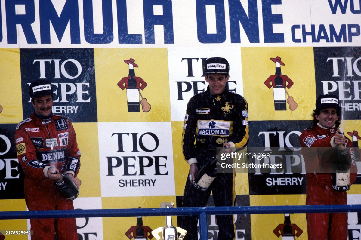 formula_podium's tweet image. Ayrton Senna 🇧🇷 venceu o GP da Espanha 🇪🇸 de 1986. Em Jerez de la Frontera, o brasileiro da Lotus cruzou a linha de chegada à apenas 0.014 na frente de Nigel Mansell de Williams! Alain Prost de McLaren formou o pódio.
#senna #lotus #spanishgp #jerez #mansell #prost #fórmula1 #f1