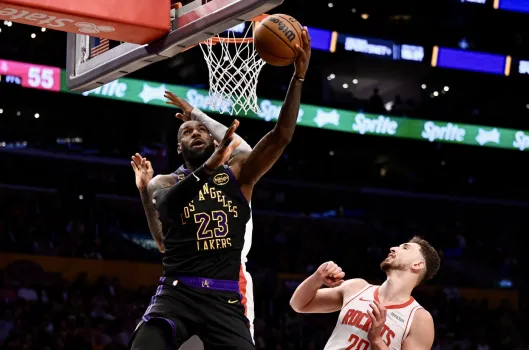 TrashTalk_fr's tweet photo. "Je vis pour les Playoffs. J'avais 21 ans quand j'ai joué mon premier match de Playoffs. Cela fait 20 ans. Dès mon premier match, j'ai laissé ma marque, et depuis je ne pense qu'aux Playoffs. Donc je ne recule devant rien."

- LeBron James https://t.co/foE3Cg3jlz