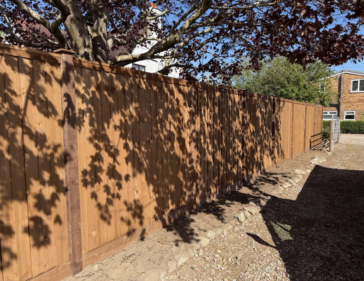 lefencing's tweet photo. 6' 6"  high fence fitted in Draycott. Fence was fitted with 4" x 4" timber posts, 6" timber gravel boards and our ever popular 6' premium feather edge fence panels. For online sales please visit https://t.co/FbN3hTTQqU https://t.co/rtLp6TqJWY