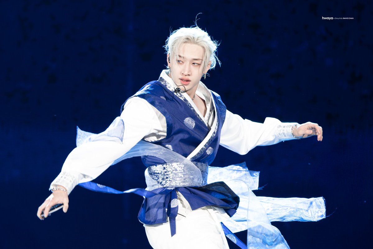 그리고 1년 뒤 한복에 묶머로 등장하신...🫠😇