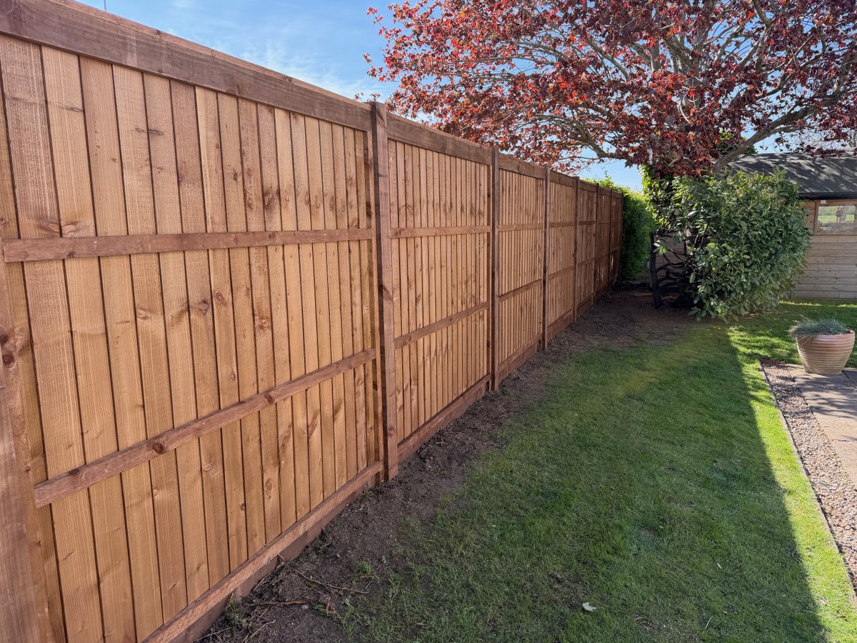 lefencing's tweet photo. 6' 6"  high fence fitted in Draycott. Fence was fitted with 4" x 4" timber posts, 6" timber gravel boards and our ever popular 6' premium feather edge fence panels. For online sales please visit https://t.co/FbN3hTTQqU https://t.co/rtLp6TqJWY