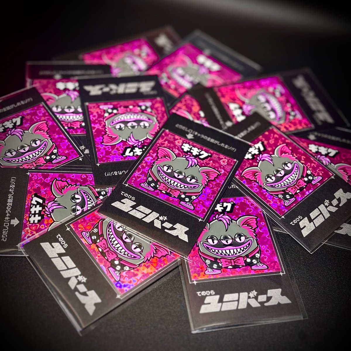 PEEKaBOO_TOY's tweet photo. 【 お知らせ 】 #拡散希望

𝟺/𝟸𝟼 #スーフェス𝟿𝟺  💭 ブース 𝙹-𝟷𝟽

おしながき 𝟹
新作 🌟 てのひらユニバース @tenohirauniv コラボシール 第4弾

カッコ良いポーズと 🐈‍⬛🩷 𝙲𝚊𝚝’𝚜 𝙶𝚊𝚣𝚎 カラーに合わせた猫目ちゃんになって登場 .ᐟ🐾

#𝙿𝙴𝙴𝙺𝙰𝙱𝙾𝙾𝚃𝙾𝚈 #𝙶𝙸𝙶𝙸𝙶𝚄 #ソフビ https://t.co/JK01Co1c2H