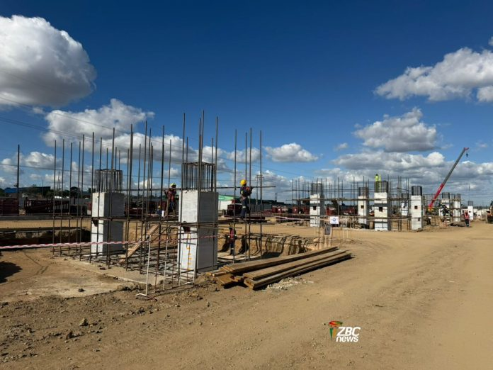 SimangalisoDub5's tweet image. Great news for #Zimbabwe’s infrastructure! 

The Mabvuku traffic interchange project, led by @edmnangagwa, is set to transform travel. When it’s finished in September 2026, it will ease congestion on the busy #Harare-#Mutare Highway, making travel safer and more efficient. This