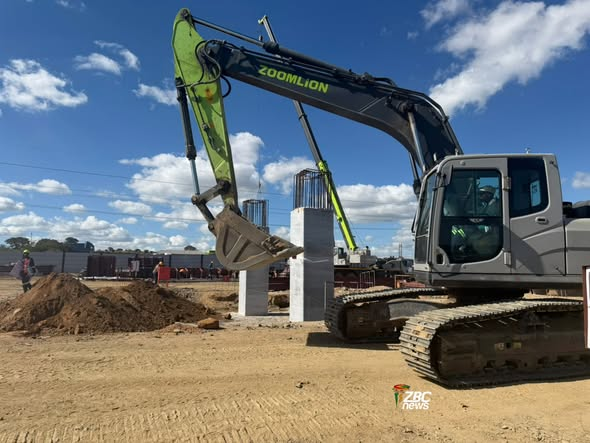 SimangalisoDub5's tweet image. Great news for #Zimbabwe’s infrastructure! 

The Mabvuku traffic interchange project, led by @edmnangagwa, is set to transform travel. When it’s finished in September 2026, it will ease congestion on the busy #Harare-#Mutare Highway, making travel safer and more efficient. This