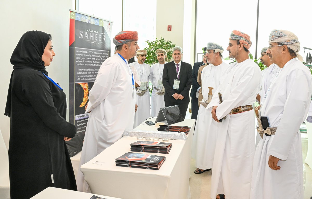 OmanNewsAgency's tweet image. ندوةُ إعادة تدوير خردة الألمنيوم تناقشُ مستقبل صناعة الألمنيوم في #سلطنة_عُمان والرّؤى العالميّة والإقليميّة والمحليّة حول إعادة تدوير الخردة وأهميّة إبقائها داخل الأسواق المحليّة وآفاقها الاقتصاديّة والاستثماريّة، وما توفره من فرص للنّمو وإيجاد قيمة مُضافة.

#العُمانية