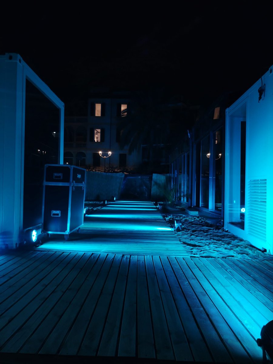 SHEHDS_Stage's tweet image. 🎪 Outdoor festival or home mood lighting?
💡 New 18x12W LED: brighter, efficient, 3133 Lux at 10m, 45° beam.
🌈 6 colors + mixing, high CRI, 7500K – pure, natural light.
🌧️ IP65 + anti-fog lens = rain or shine, no worries.
 👇Follow us 
#shehds #stagelight #lighteffect #digigs