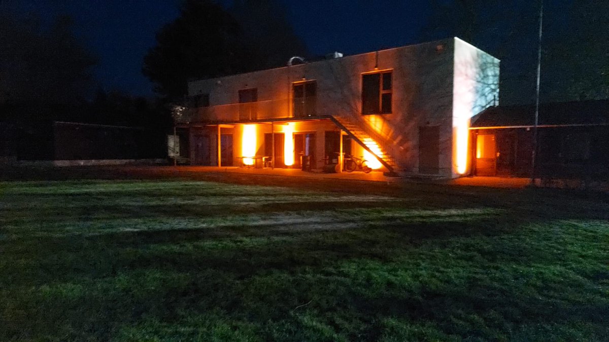 SHEHDS_Stage's tweet image. 🎪 Outdoor festival or home mood lighting?
💡 New 18x12W LED: brighter, efficient, 3133 Lux at 10m, 45° beam.
🌈 6 colors + mixing, high CRI, 7500K – pure, natural light.
🌧️ IP65 + anti-fog lens = rain or shine, no worries.
 👇Follow us 
#shehds #stagelight #lighteffect #digigs