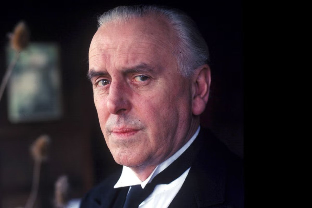 daveainsworth63's tweet photo. Remembering the brilliant English actor George Cole who was born on this day in 1925. He died in 2015. #GeorgeCole #Minder #Scrooge #TheBellesOfStTrinians #TheGreenMan #TooManyCrooks #LaughterInParadise #Cleopatra #TheBounder #DontForgetToWrite #BlottOnTheLandscape https://t.co/Cb9LhuuOel