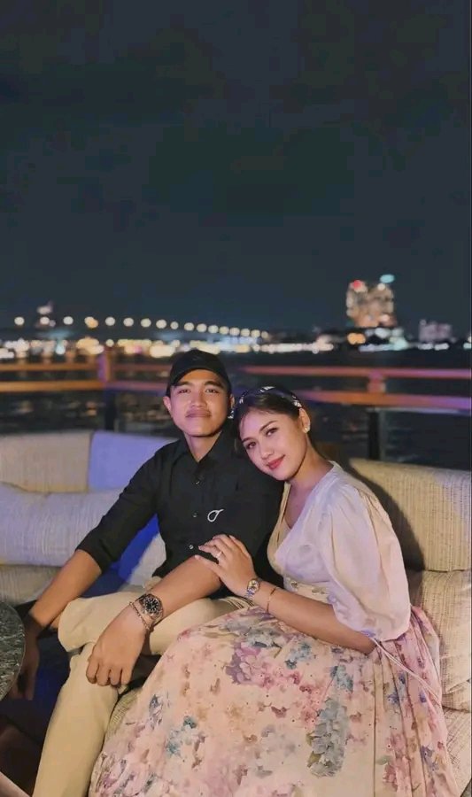 KerjaHasil_id's tweet image. 🧒: Dek, bapakmu pawang ya?
👱: Nggak, memang kenapa Bang?
🧒: Soalnya kau sudah meng-Gajahkan hatiku.
👱: ☺️❤️

Jiahh bisa aja lu toples rengginang. 😂 #kaesang #psi #gajah

@psi_id salam buat Ketua Umum, Kaesang Pangarep. #Jokowi 🇮🇩