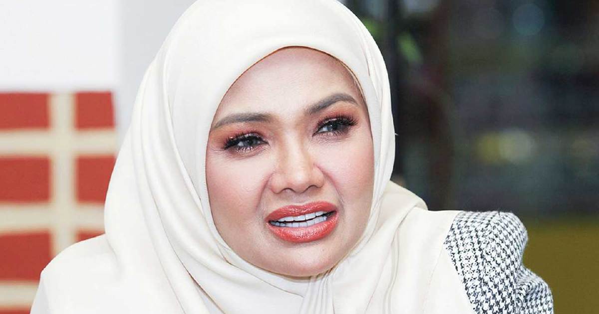hmetromy's tweet image. #Rap Zarina Zainuddin, 56, susulan dakwaan tular yang mempersoalkan tahap kebersihan kilang pengeluaran pulut kuning miliknya di platform Threads, baru-baru ini. 

hmetro.com.my/rap/rapextra/2…