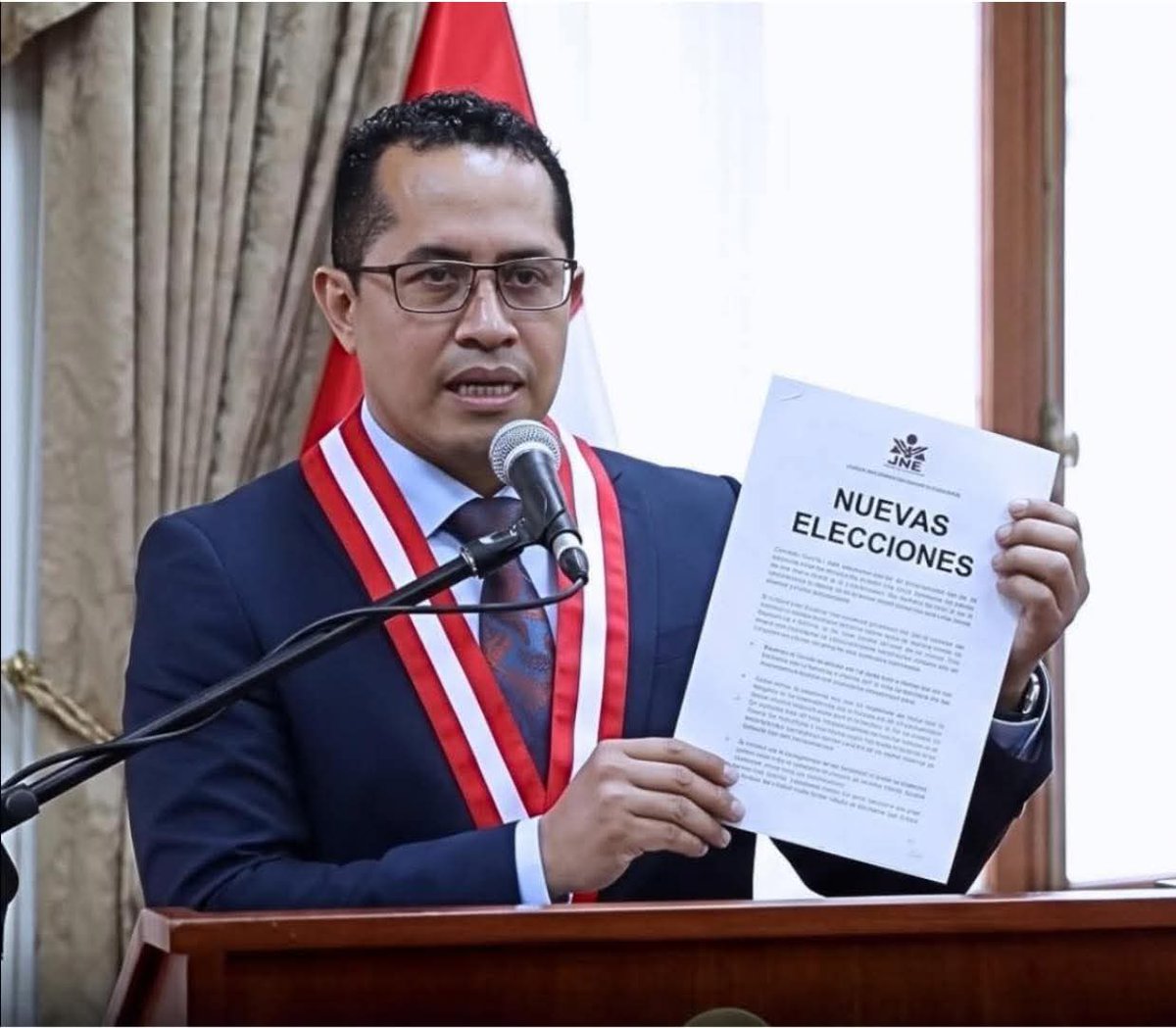 ¡ Vamos Roberto !
¡ Sin miedo !
¡ Anula las elecciones !
¡ Convoquen nuevas elecciones !
<a href="/JNE_Peru/">JNE Perú</a> <a href="/robertoburneob/">Roberto Burneo</a>
