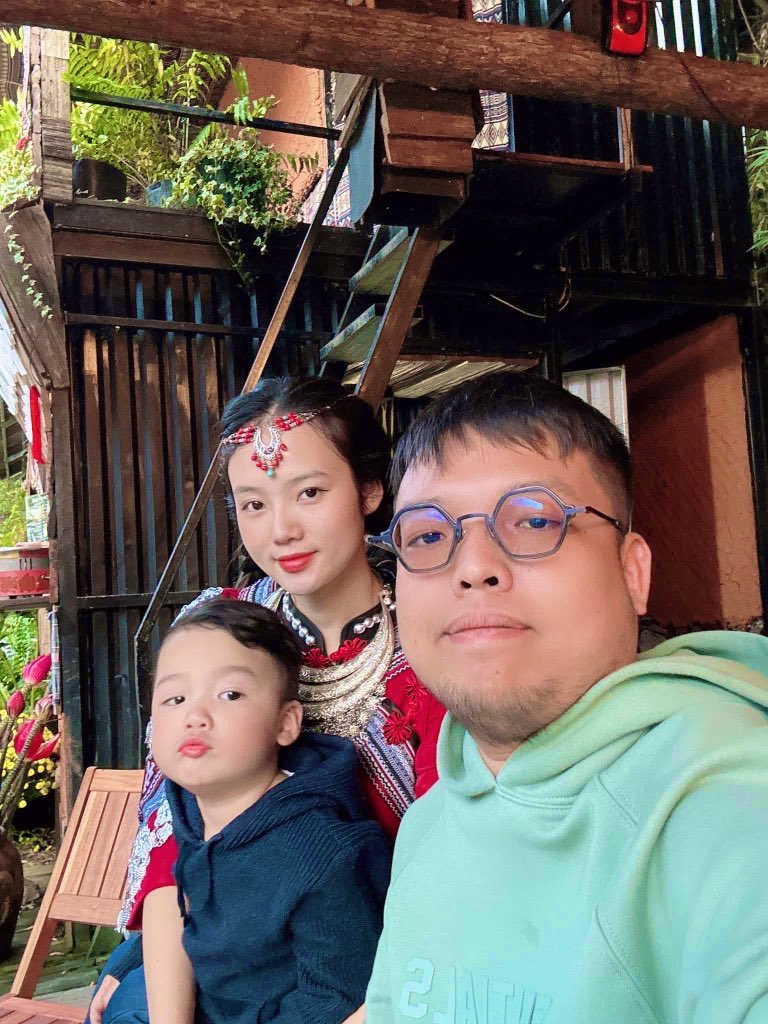 Mr. B is Mr. Coin's father.🇻🇳🇻🇳 tweet media