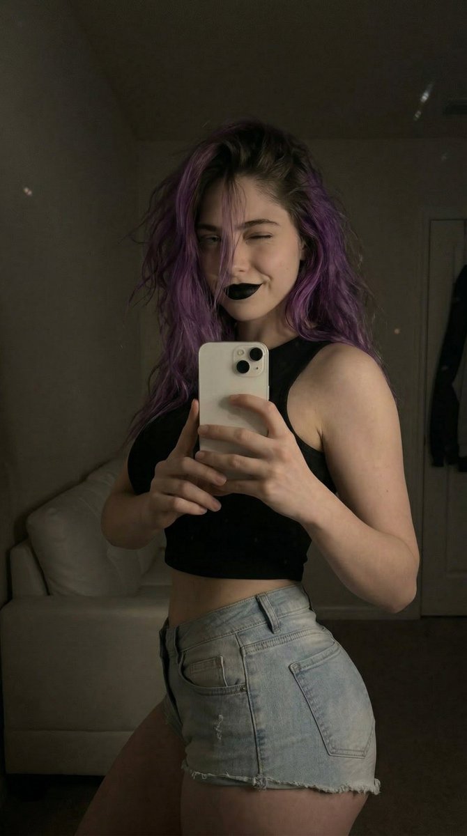 Violet 💜 tweet media