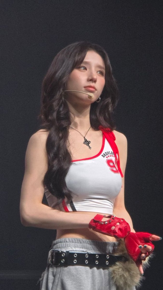 kpop moments that could kill a sapphic tweet media