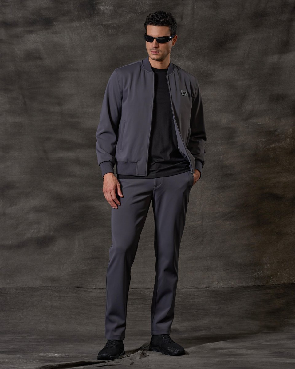 GFerreOfficial's tweet photo. Shadowed greys frame sharp tailoring with understated strength. #GianfrancoFerre #UrbanNeutrals https://t.co/lStkalAWHC