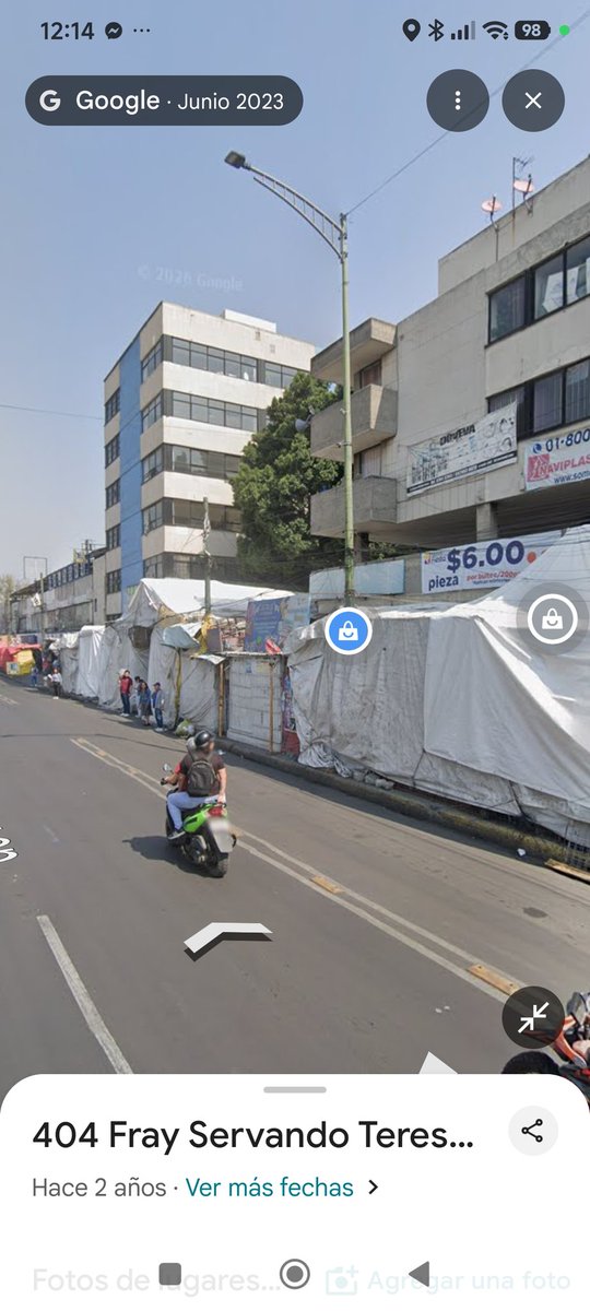 ericksilverman's tweet photo. @SSC_CDMX @A_VCarranza @ClaraBrugadaM @evelyn_parraA  los vecinos exigimos que remuevan esos puestos que aparentemente originaron este incendio, no se puede ni caminar, los puestos salen hasta la avenida Fray Servando, uno tiene que bajarse de la banqueta para poder pasar, tomen accion "no más puestos" https://t.co/euY2k8wszD